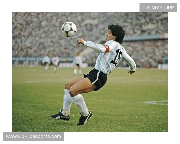 足球星信仰：探索足球明星背后的精神力量与全球粉丝文化